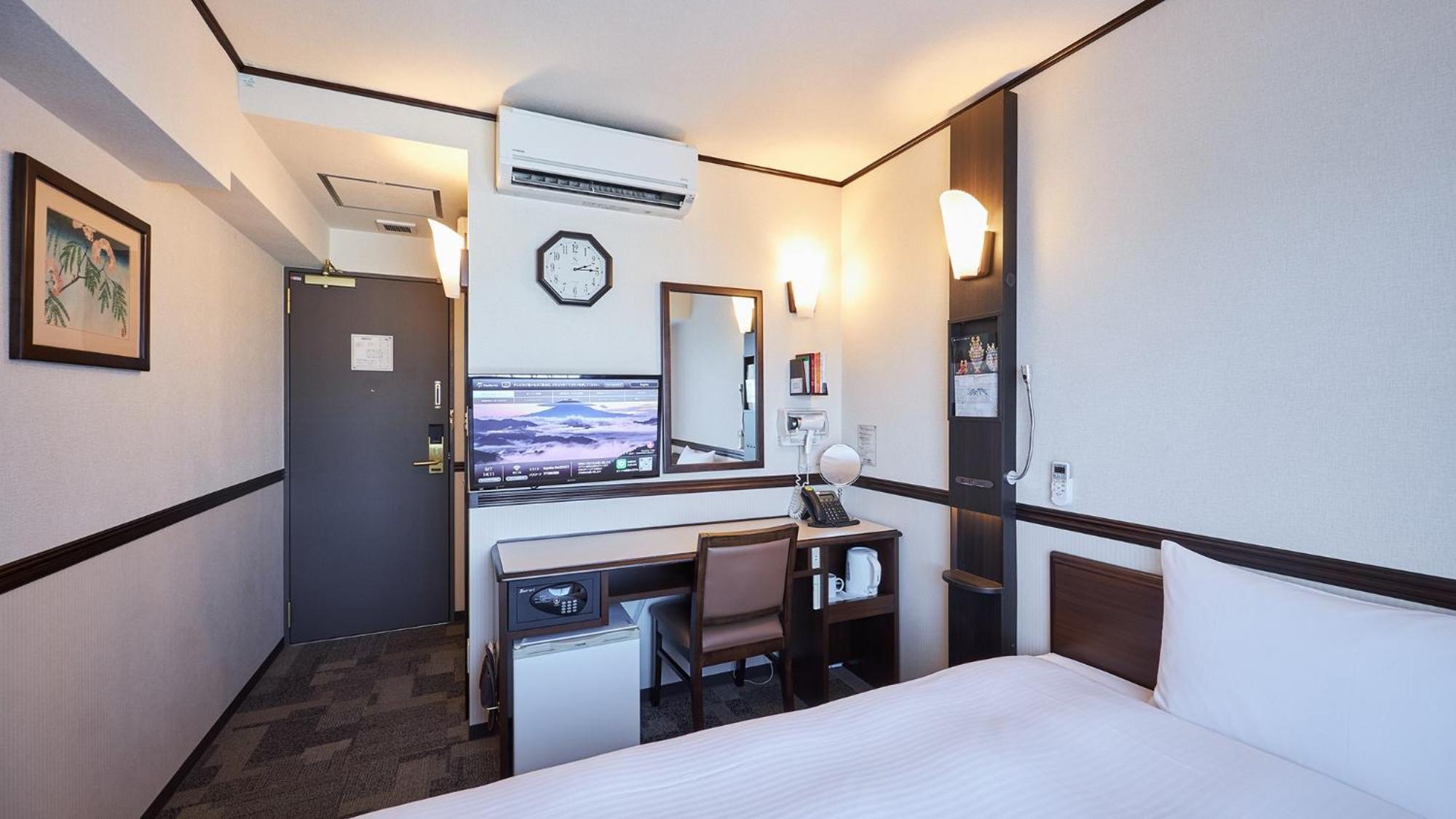 Toyoko Inn Tokyo Eki Yaesu Kita Guchi Екстер'єр фото